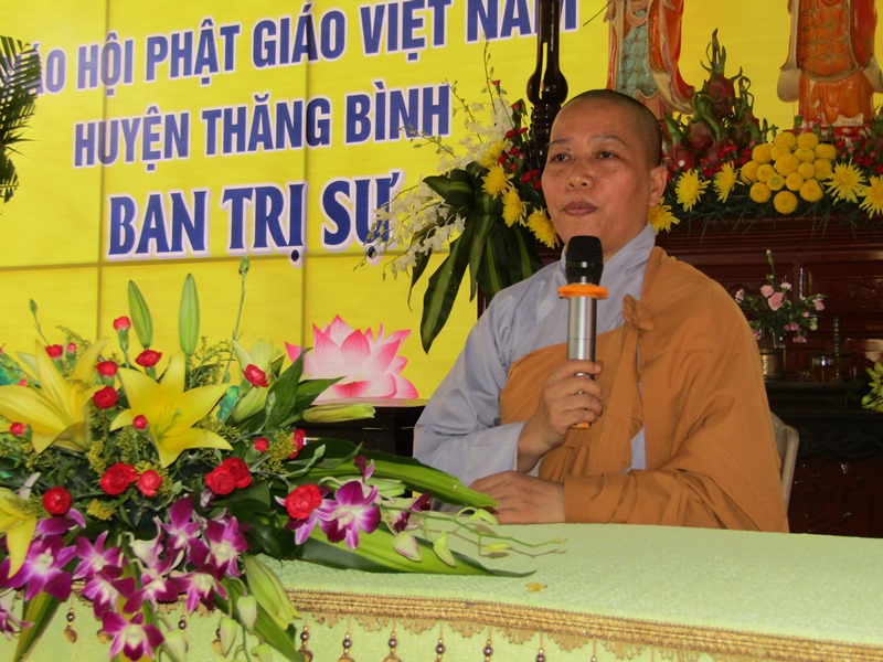 Sư cô Thích Nữ Thông Tuệ thuyết giảng