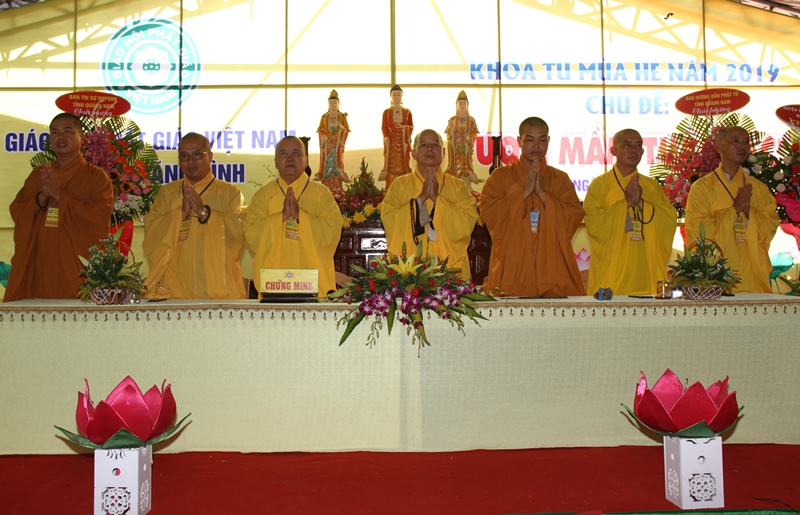Chư tôn đức niệm Phật cầu gia bị