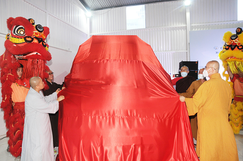 Chuyến xe yêu thương Thiện Tâm được ra mắt trong niềm hoan hỷ của chư tôn đức và phật tử.